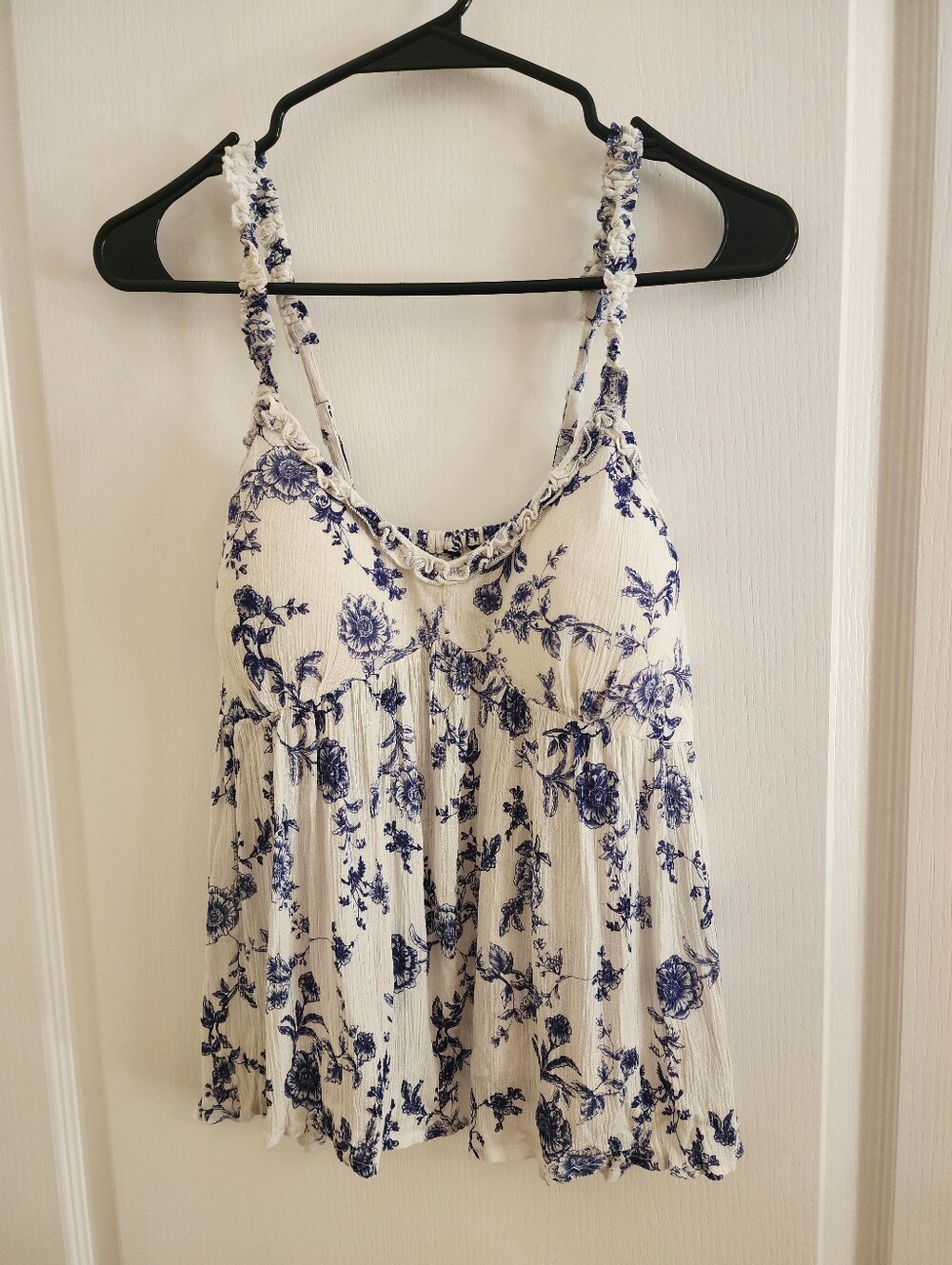 Derek Heart Blue & White Floral Babydoll Cami Top with Built-in Cups - Size Smal